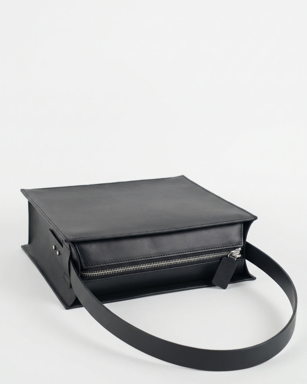 Sofía Madre in Black leather · large bag in vegetable-tanned leather, handmade in Málaga · Labienhecha