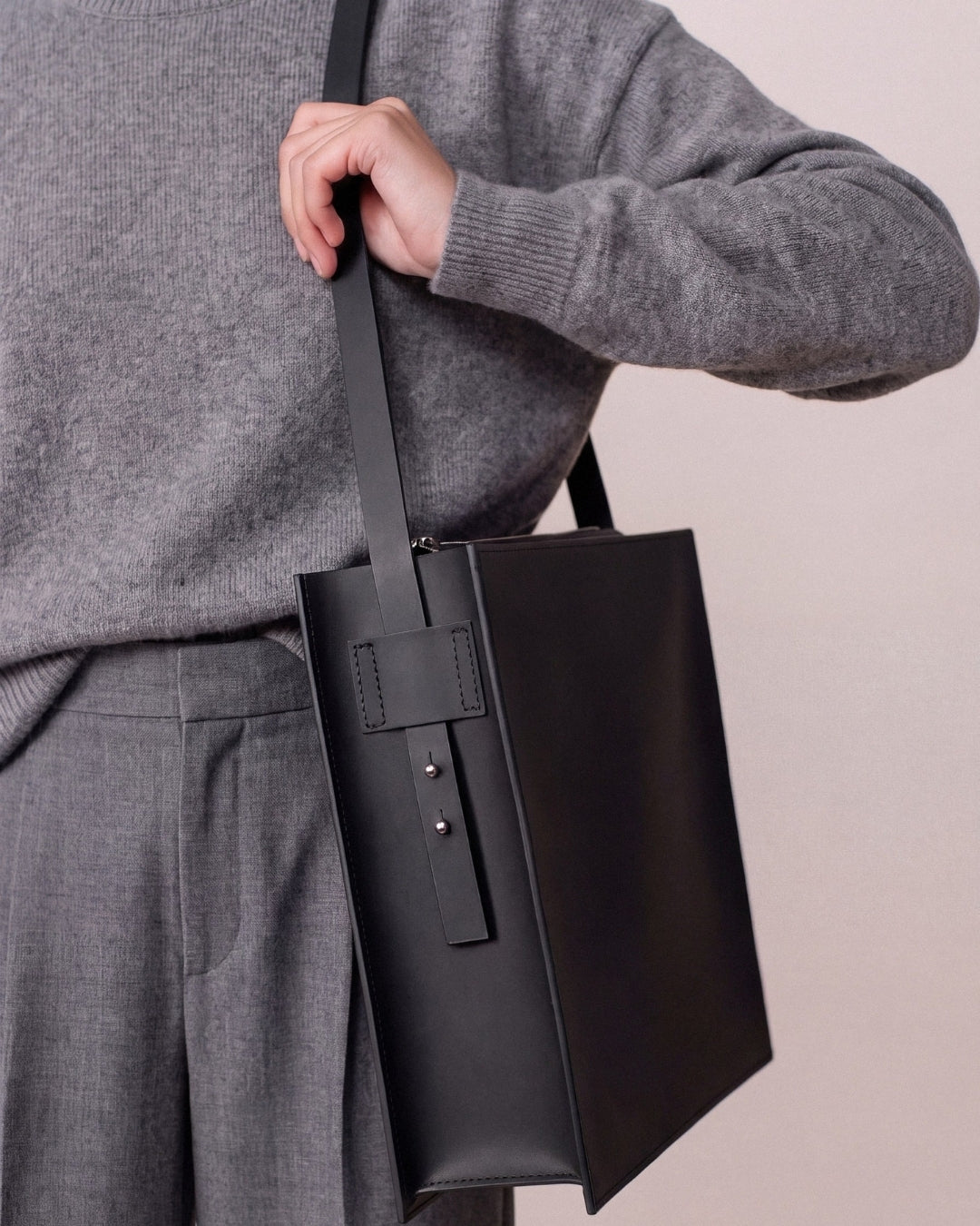 Sofía Madre in Black leather · large bag in vegetable-tanned leather, handmade in Málaga · Labienhecha