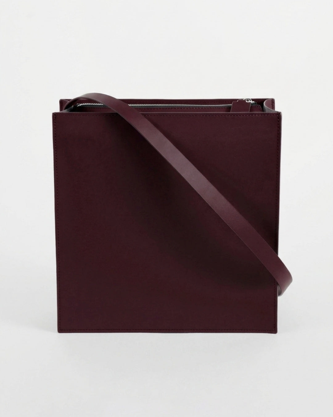 Sofía Madre in Wine leather · large bag in vegetable-tanned leather, handmade in Málaga · Labienhecha
