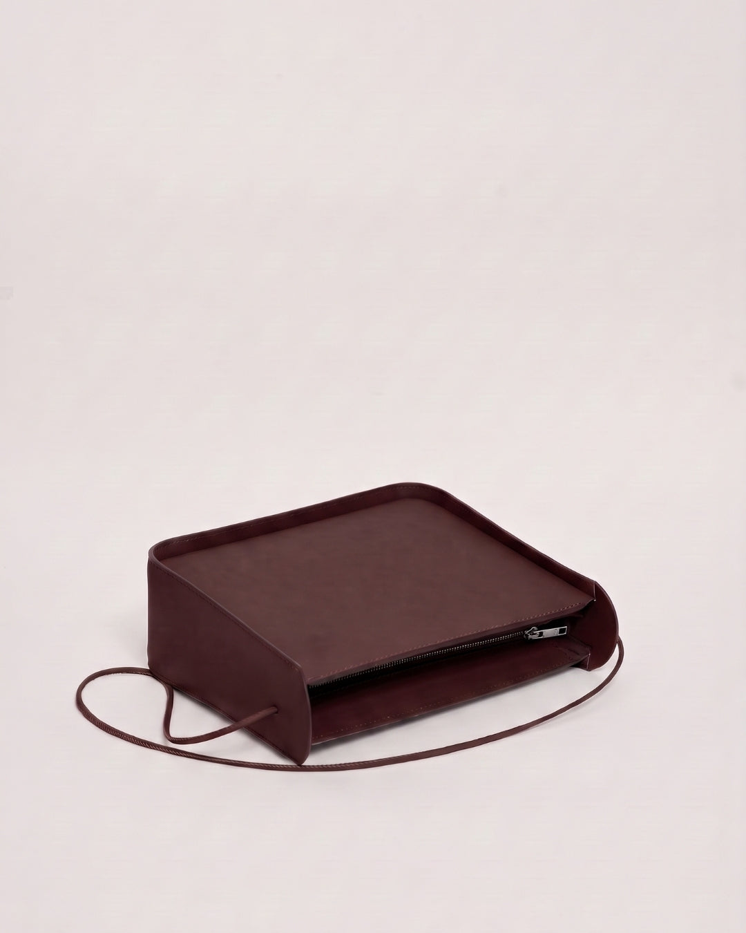Ximena in Chocolate leather · medium bag in vegetable-tanned leather, handmade in Málaga · Labienhecha