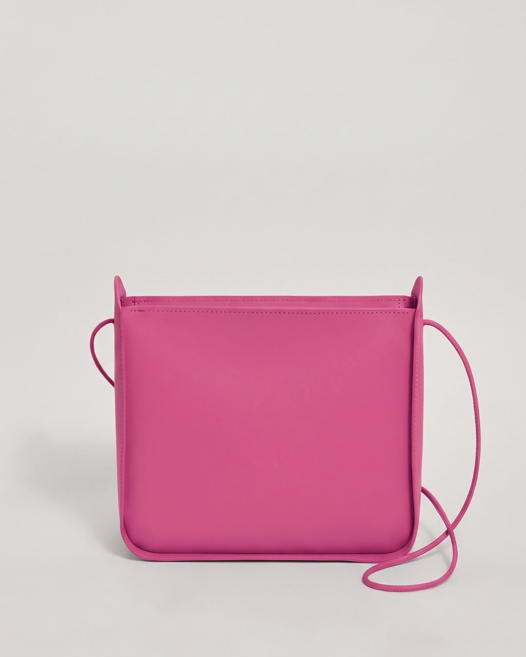Ximena in Strawberry leather · medium bag in vegetable-tanned leather, handmade in Málaga · Labienhecha