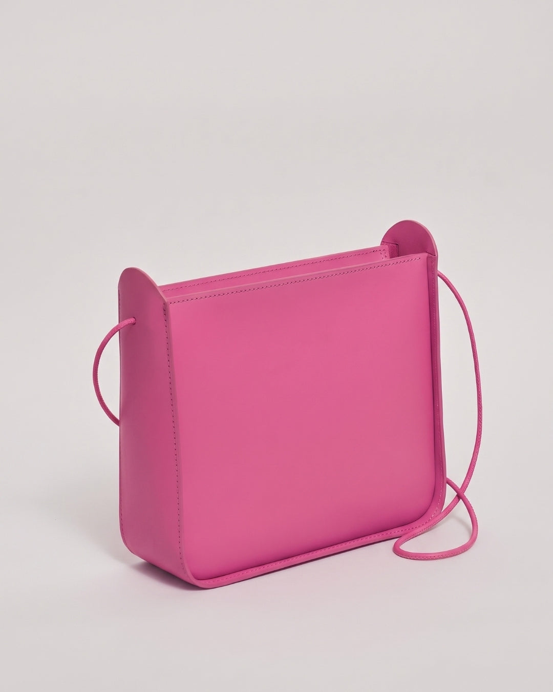 Ximena in Strawberry leather · medium bag in vegetable-tanned leather, handmade in Málaga · Labienhecha