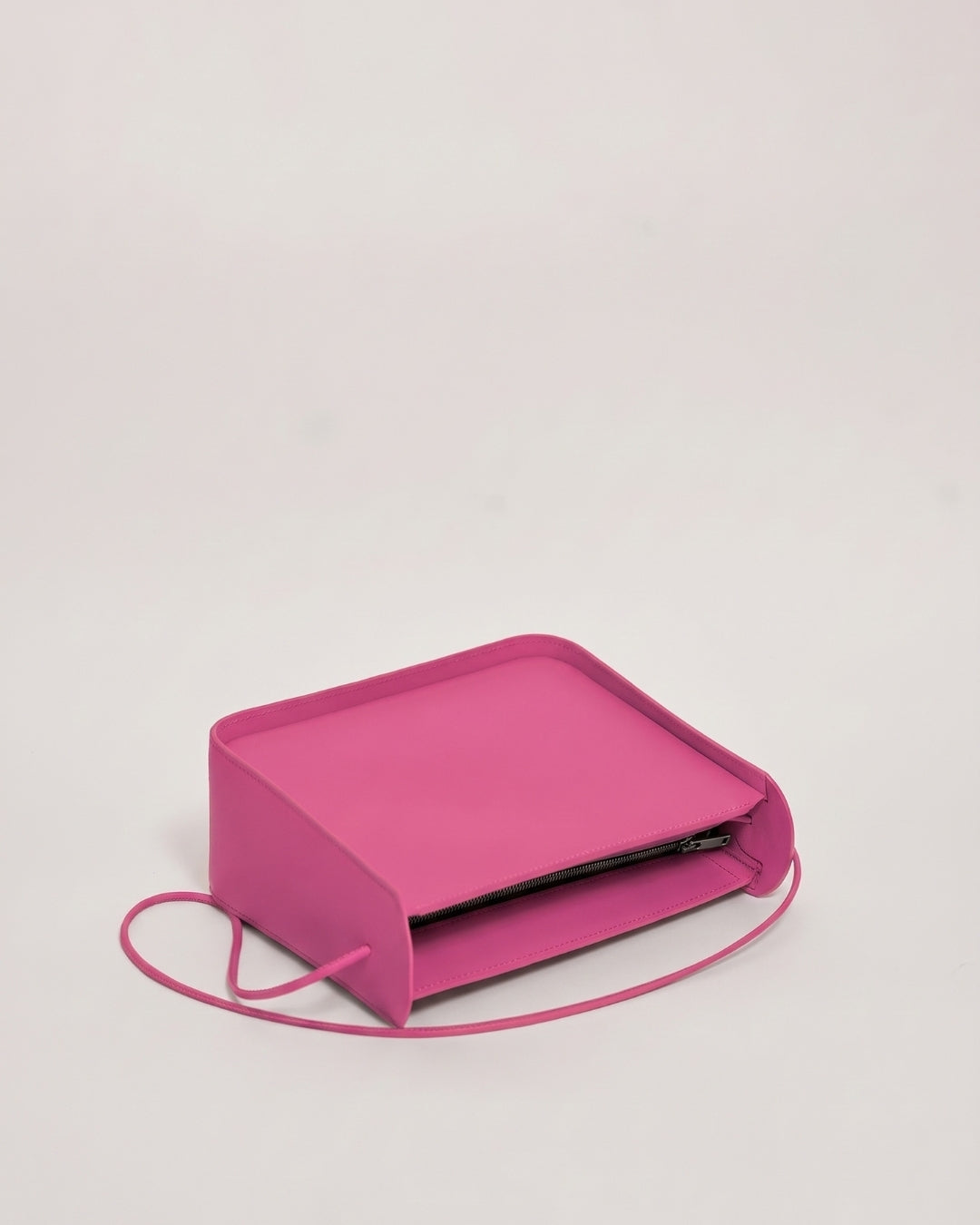 Ximena in Strawberry leather · medium bag in vegetable-tanned leather, handmade in Málaga · Labienhecha