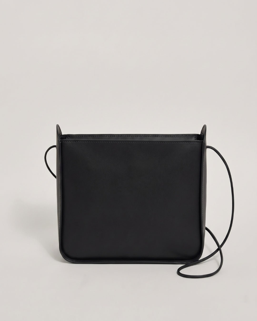 Ximena in Black leather · medium bag in vegetable-tanned leather, handmade in Málaga · Labienhecha