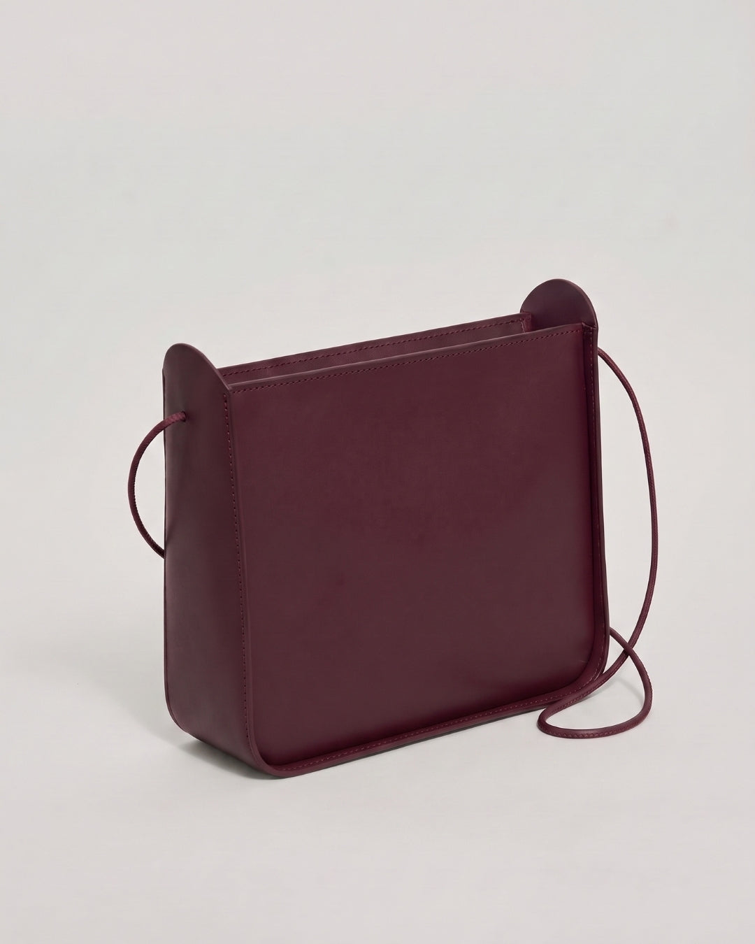 Ximena in Wine leather · medium bag in vegetable-tanned leather, handmade in Málaga · Labienhecha