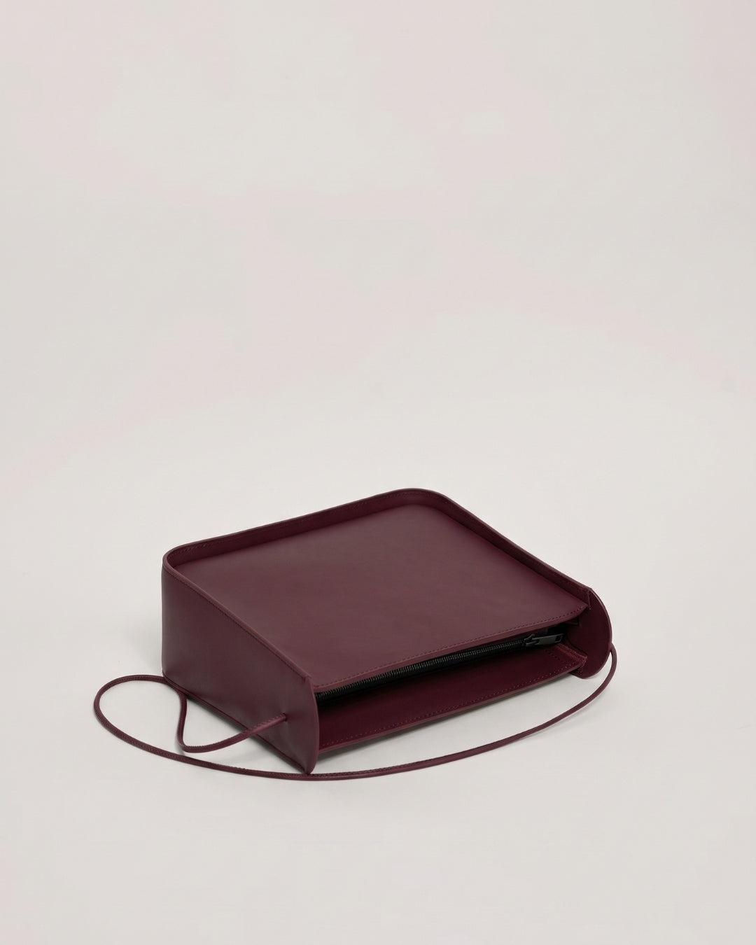 Ximena in Wine leather · medium bag in vegetable-tanned leather, handmade in Málaga · Labienhecha