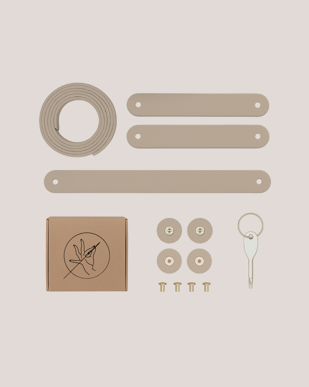 Rodeo leather extras pack in Pearl Gray for Labienhecha Rafaelas, Ninas and Ximenas bags: extendable side wings, buttons, shoulder pad, long strap and a little box with a screwdriver