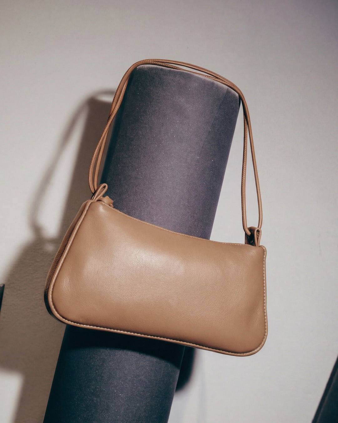 LOLITA · Bolso en piel con cordón Arena Oscuro Hidro · Labienhecha