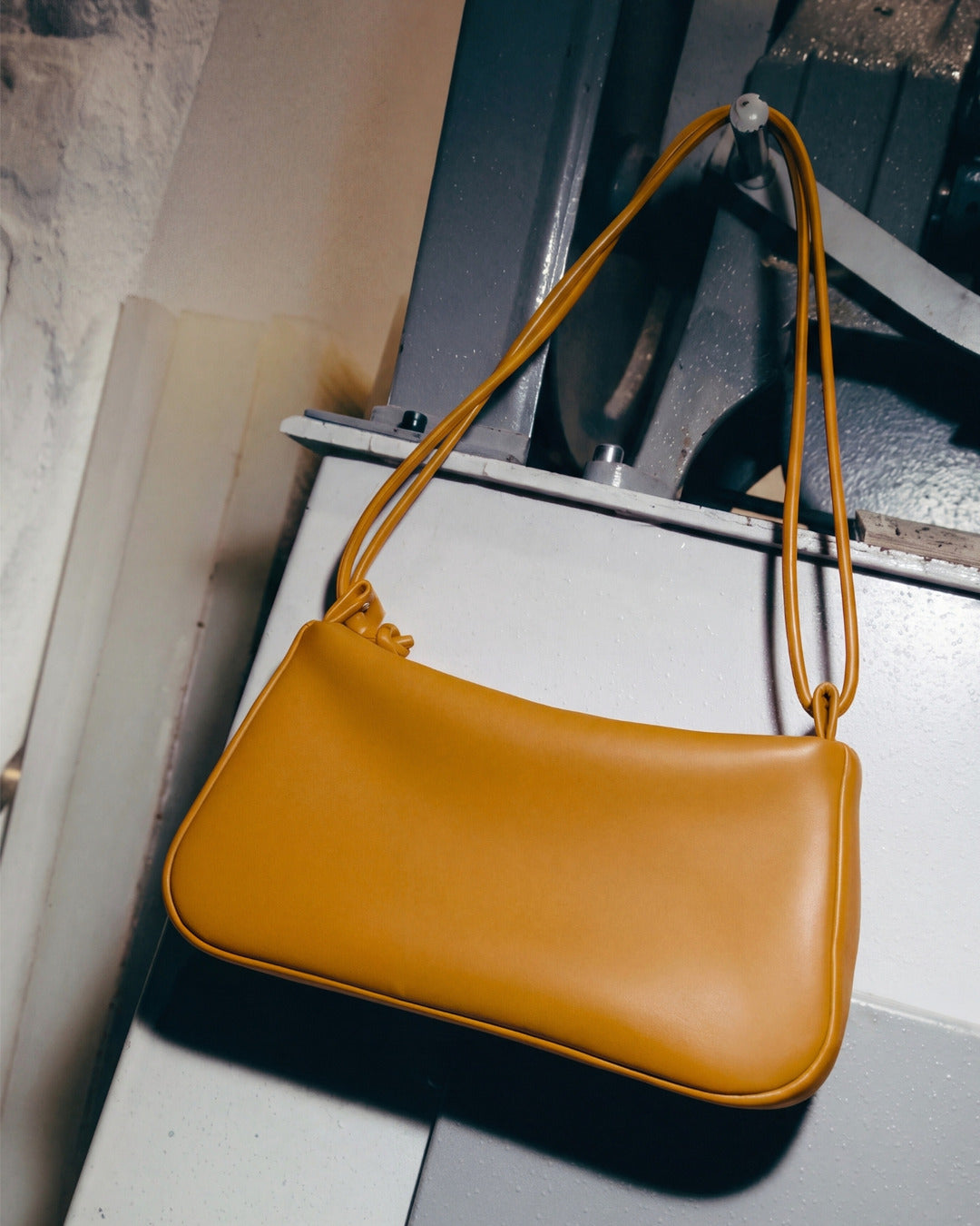 LOLITA · Bolso en piel con cordón Polen Hidro · Labienhecha