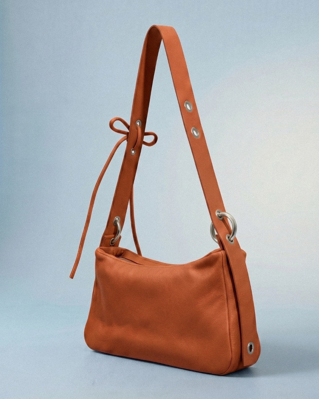 MariLoli - Large leather handbag with strap and multiposition carabiners