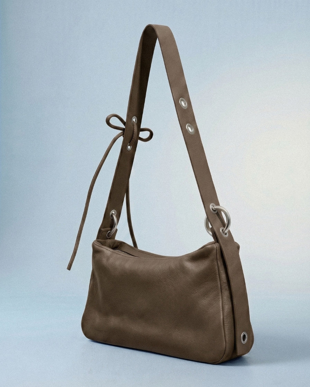 MariLoli - Large leather handbag with strap and multiposition carabiners