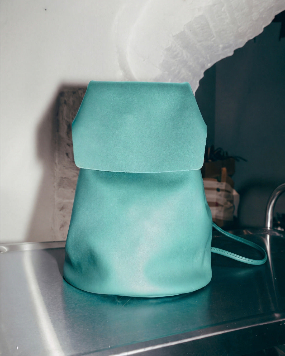 IRENE X OA · Mochila en piel Aguamarina Hidro · Labienhecha